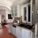 Lighthouse View Maisonette * أزوليمنوس