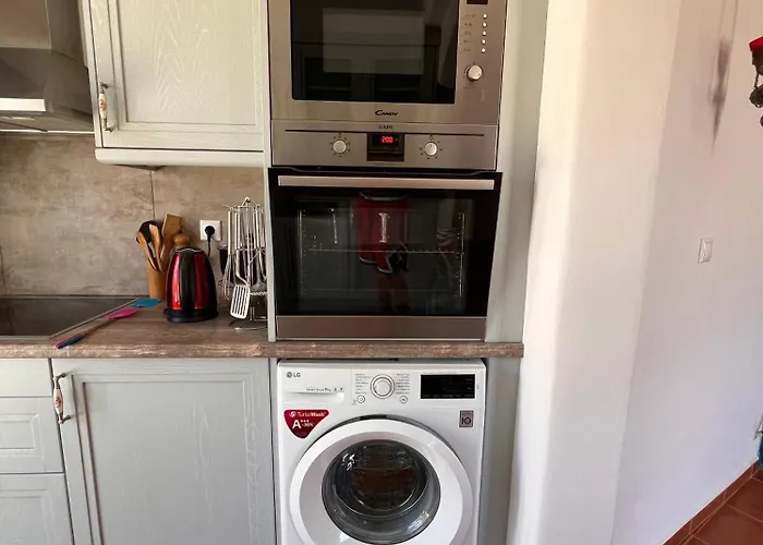 Lighthouse View Maisonette *